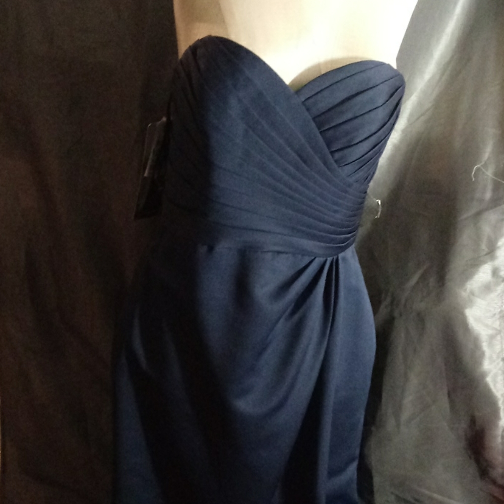 Gown - Picture 2 of 8